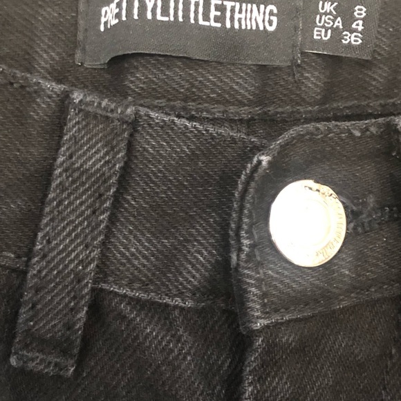 PrettyLitteThing Basic Black Split Hem Jean BRAND NEW - Picture 4 of 5